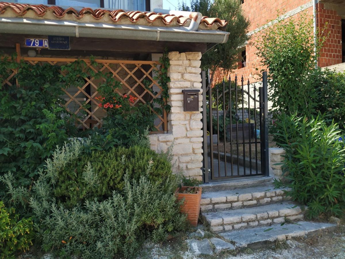 Studio Apartment Posavec Premantura Buitenkant foto
